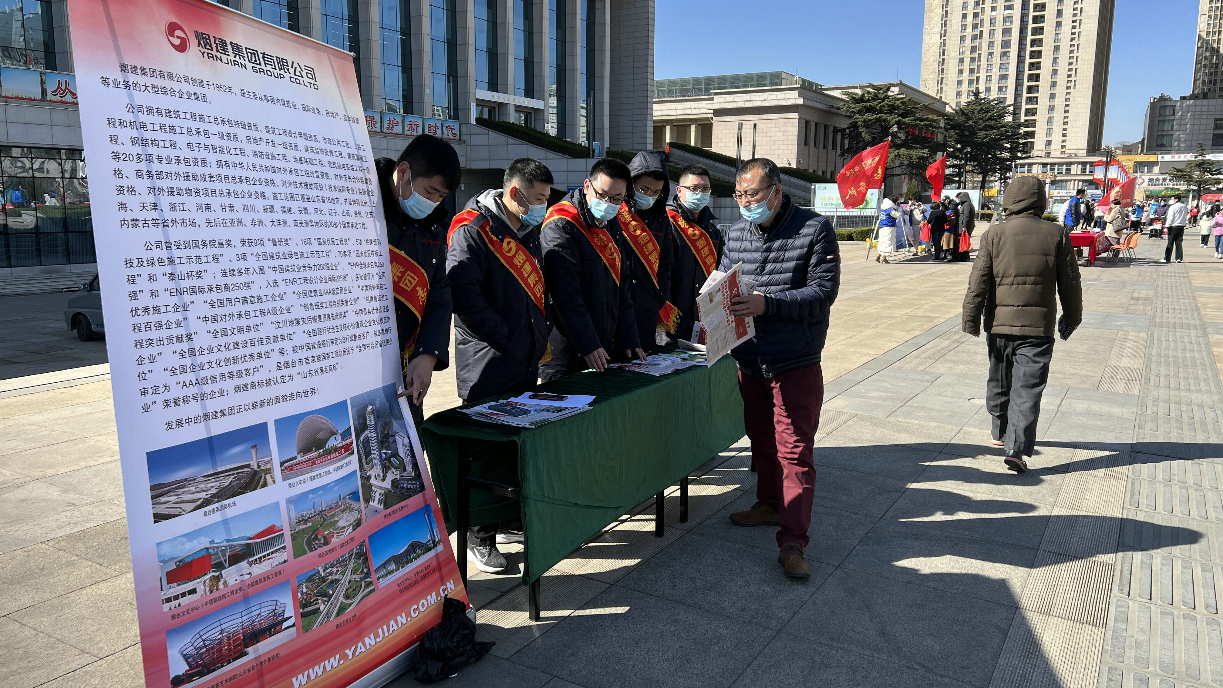 集團(tuán)團(tuán)委組織青年志愿者參加“‘三·五’學(xué)雷鋒志愿服務(wù)集中宣傳活動(dòng)”